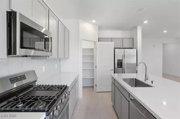 Henderson, NV 89015,672 Semitone LN