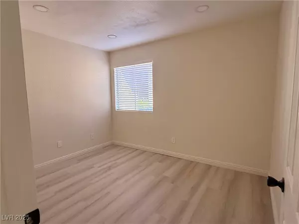 Las Vegas, NV 89103,4460 Sandy River DR #51