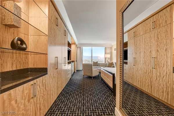 Las Vegas, NV 89109,2000 N Fashion Show DR #3316