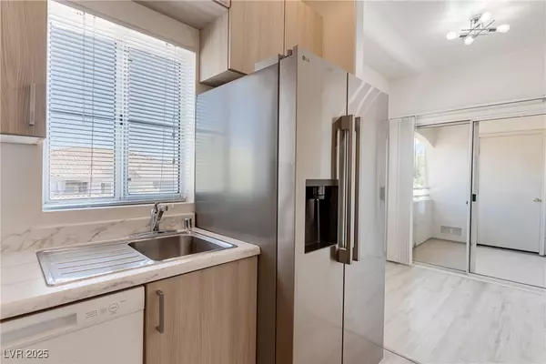 Las Vegas, NV 89144,1301 Red Gable LN #204