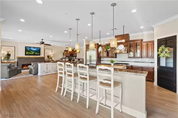 Henderson, NV 89002,421 Foxhall RD