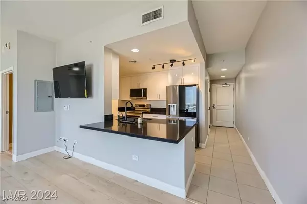 Las Vegas, NV 89102,200 W Sahara AVE #2809