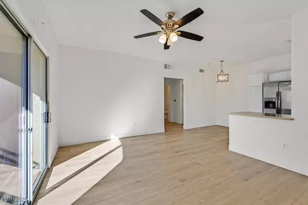 Henderson, NV 89052,2291 W Horizon Ridge Pkwy #1206