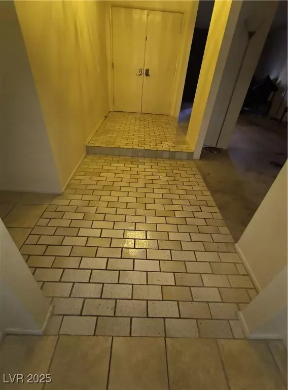 Las Vegas, NV 89120,5039 Mesa View DR