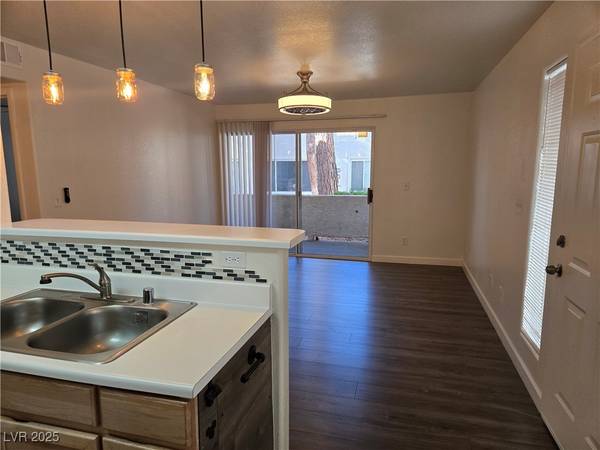 3168 Tarpon DR #103, Las Vegas, NV 89120