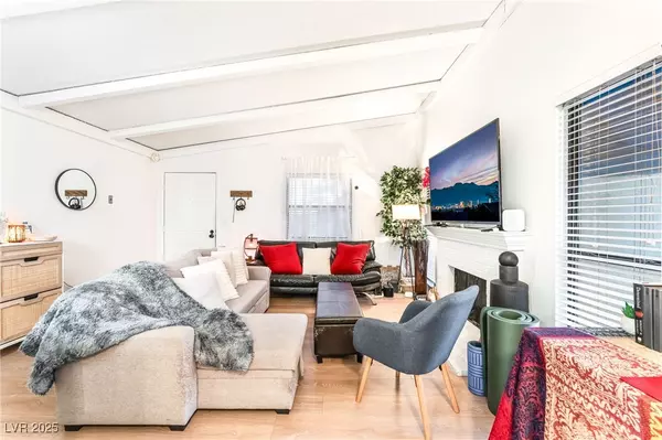 Las Vegas, NV 89146,6125 W Oakey BLVD #D