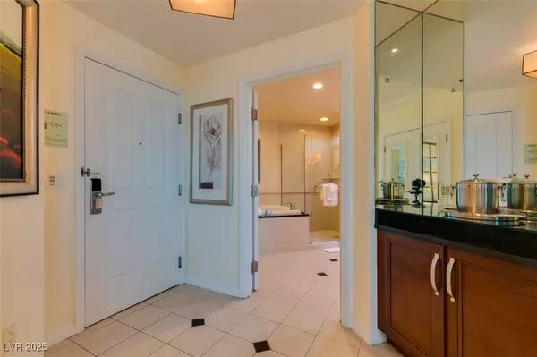 Las Vegas, NV 89109,135 E HARMON AVE #804