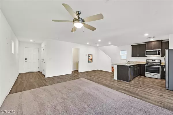 Las Vegas, NV 89115,2212 Langmore ST