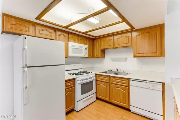 Las Vegas, NV 89128,725 Rock Springs DR #201