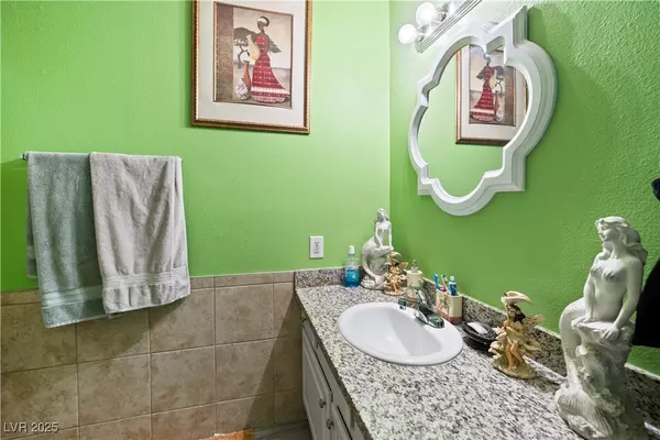 Henderson, NV 89015,27 E Pacific AVE