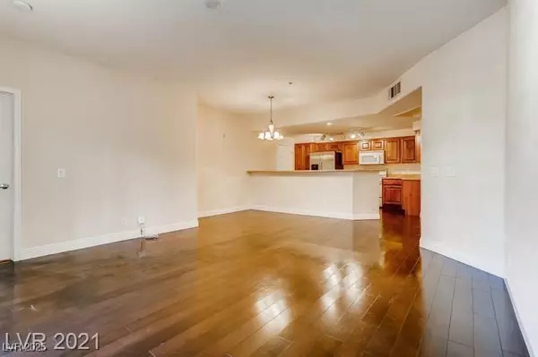 Las Vegas, NV 89148,8777 W Maule AVE #2092