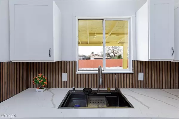 Las Vegas, NV 89121,3008 Lawndale ST