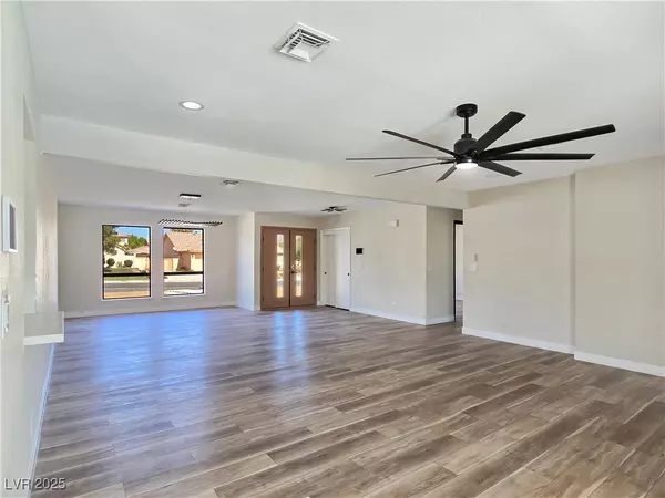 Las Vegas, NV 89149,8201 W Hammer LN