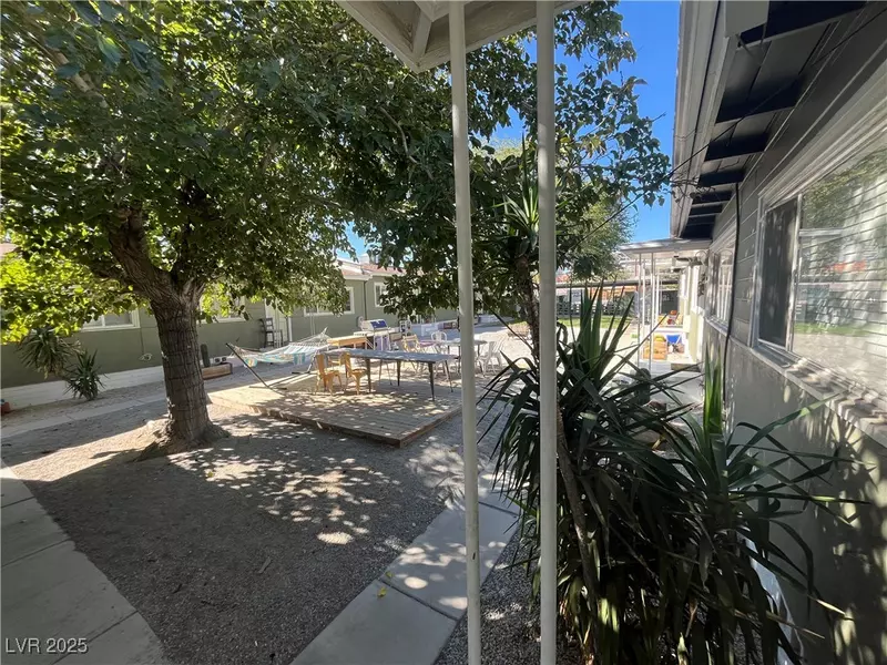 221 S 10th ST #5, Las Vegas, NV 89101