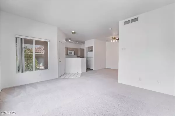 Henderson, NV 89012,251 S Green Valley Pkwy #3921