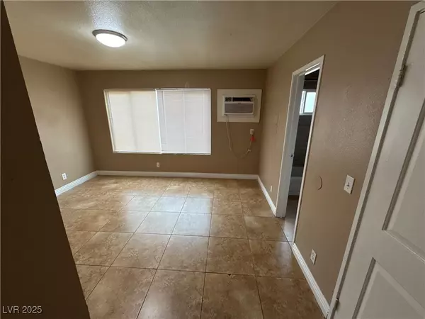 Las Vegas, NV 89101,305 N 10th ST #18