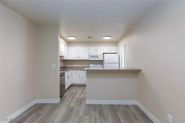 Las Vegas, NV 89103,5493 Indian River DR #378