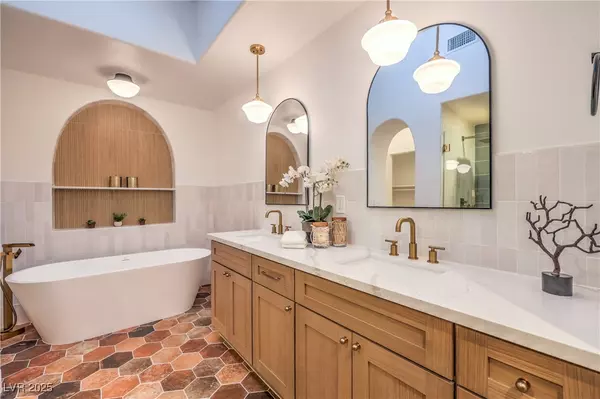 Las Vegas, NV 89113,8200 Horseshoe Bend LN