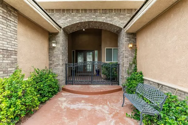 Las Vegas, NV 89149,6210 Calm Brook CT