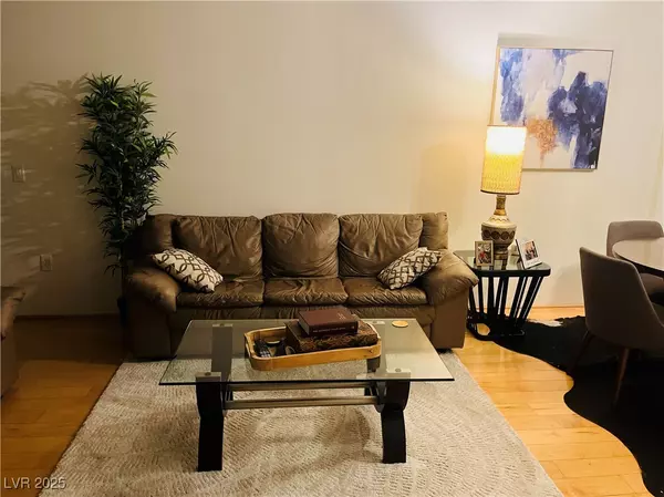 Las Vegas, NV 89101,353 E Bonneville AVE #573