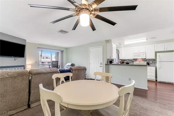 Laughlin, NV 89029,2221 Bay Club DR #202