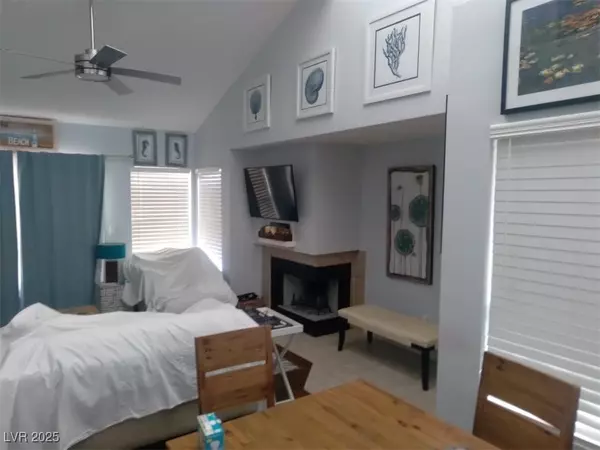 Las Vegas, NV 89117,8913 Antioch WAY