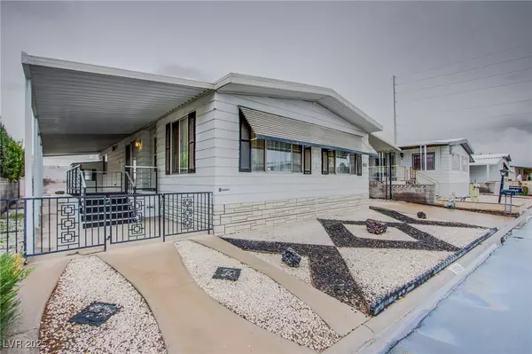 Las Vegas, NV 89103,4557 Royal Ridge WAY #193