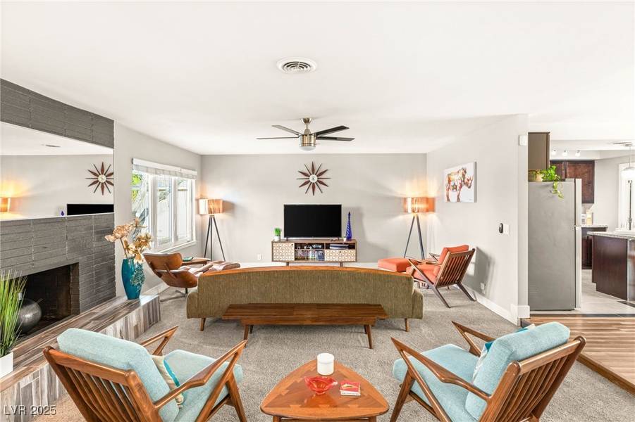 1643 Golden Arrow DR, Las Vegas, NV 89169