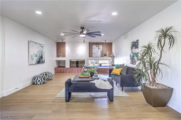 Las Vegas, NV 89107,644 Lacy LN