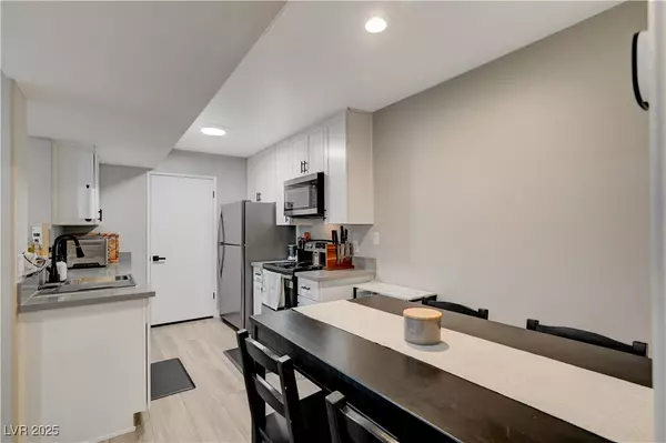 Las Vegas, NV 89107,5260 Mission Monterey LN #105