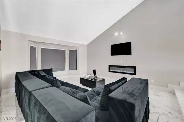 Las Vegas, NV 89146,6352 Peppermill DR