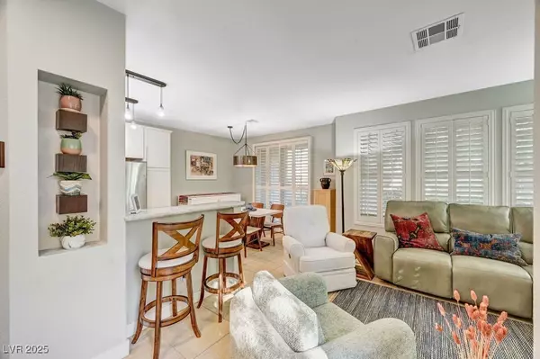 Henderson, NV 89012,251 S Green Valley Pkwy #2814