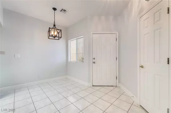 Las Vegas, NV 89117,3320 S Fort Apache RD #101