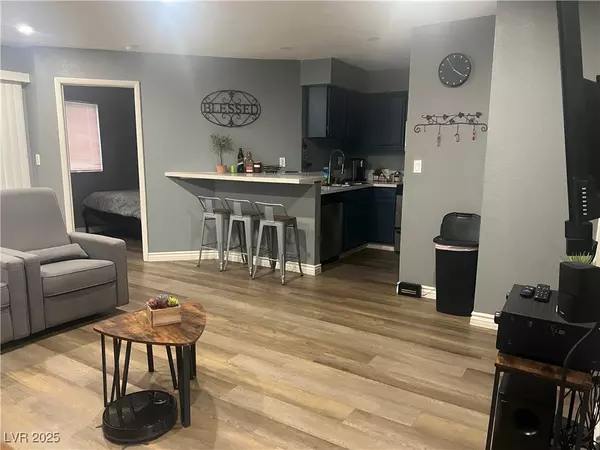 Las Vegas, NV 89119,2180 Pinetop LN #104