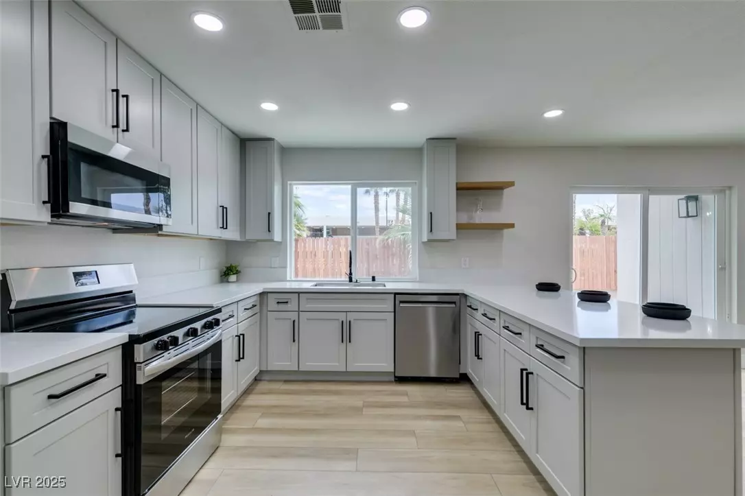 Las Vegas, NV 89121,3822 Don Carlos DR