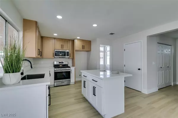 1617 Night Breeze DR, Las Vegas, NV 89128