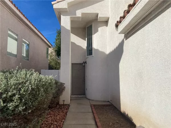 Henderson, NV 89074,8753 CROSSBILL CT