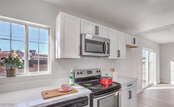 North Las Vegas, NV 89032,2033 Hassell AVE