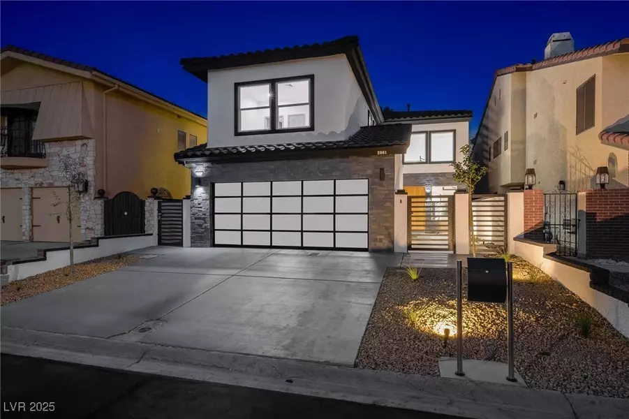 2861 Queens Courtyard DR, Las Vegas, NV 89109