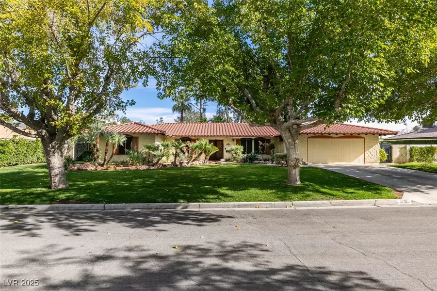 4220 W Pinecrest CIR, Las Vegas, NV 89121