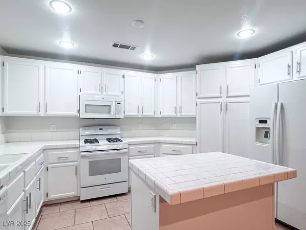 North Las Vegas, NV 89031,5532 Great Divide ST
