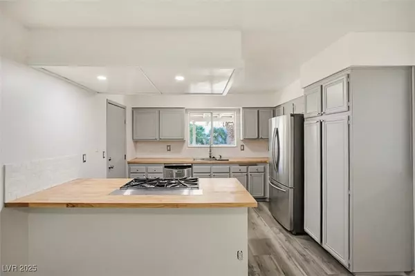 Las Vegas, NV 89110,720 N Sloan LN