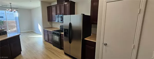 North Las Vegas, NV 89032,395 Kensington Palace AVE #1