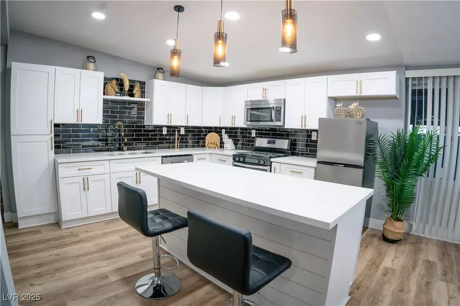 1660 Izabella AVE, Las Vegas, NV 89169