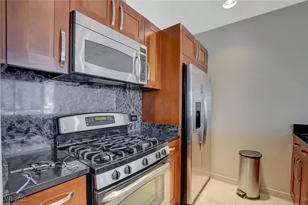 Las Vegas, NV 89103,4525 Dean Martin DR #905