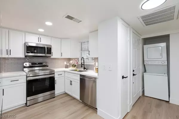 Las Vegas, NV 89119,3823 S Maryland Pkwy #5