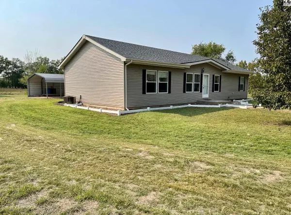 615 N Mourn Ln, Hutchinson, KS 67501