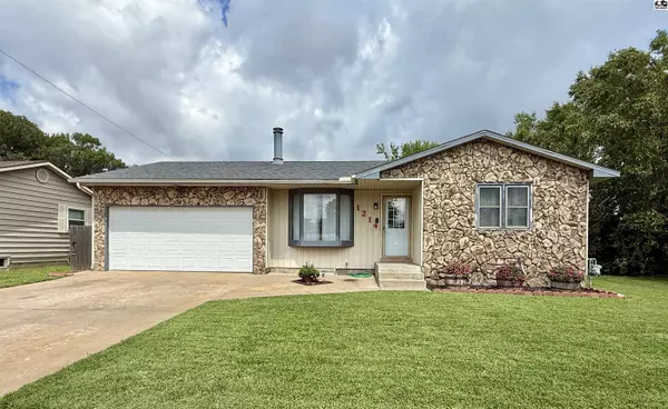 1214 E 27th Ave, Hutchinson, KS 67502