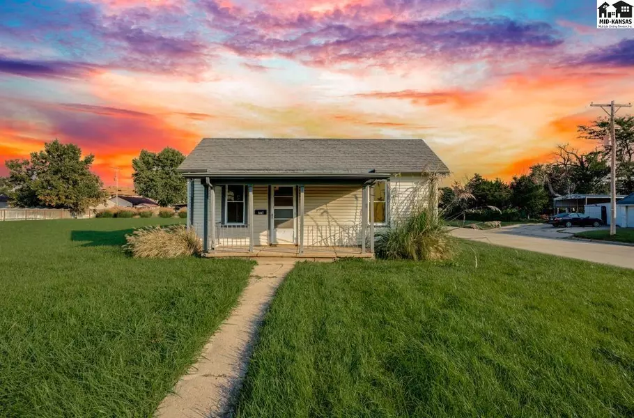 228 E Ave D, South Hutchinson, KS 67505-1828