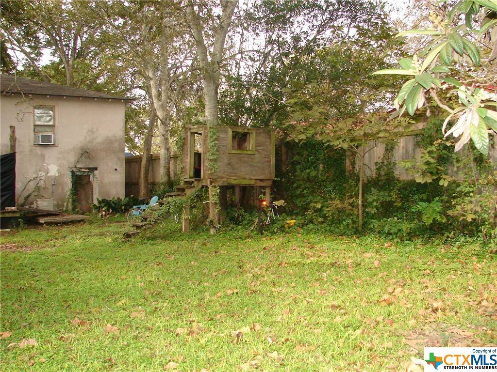 Gonzales, TX 78629,320 Smith ST